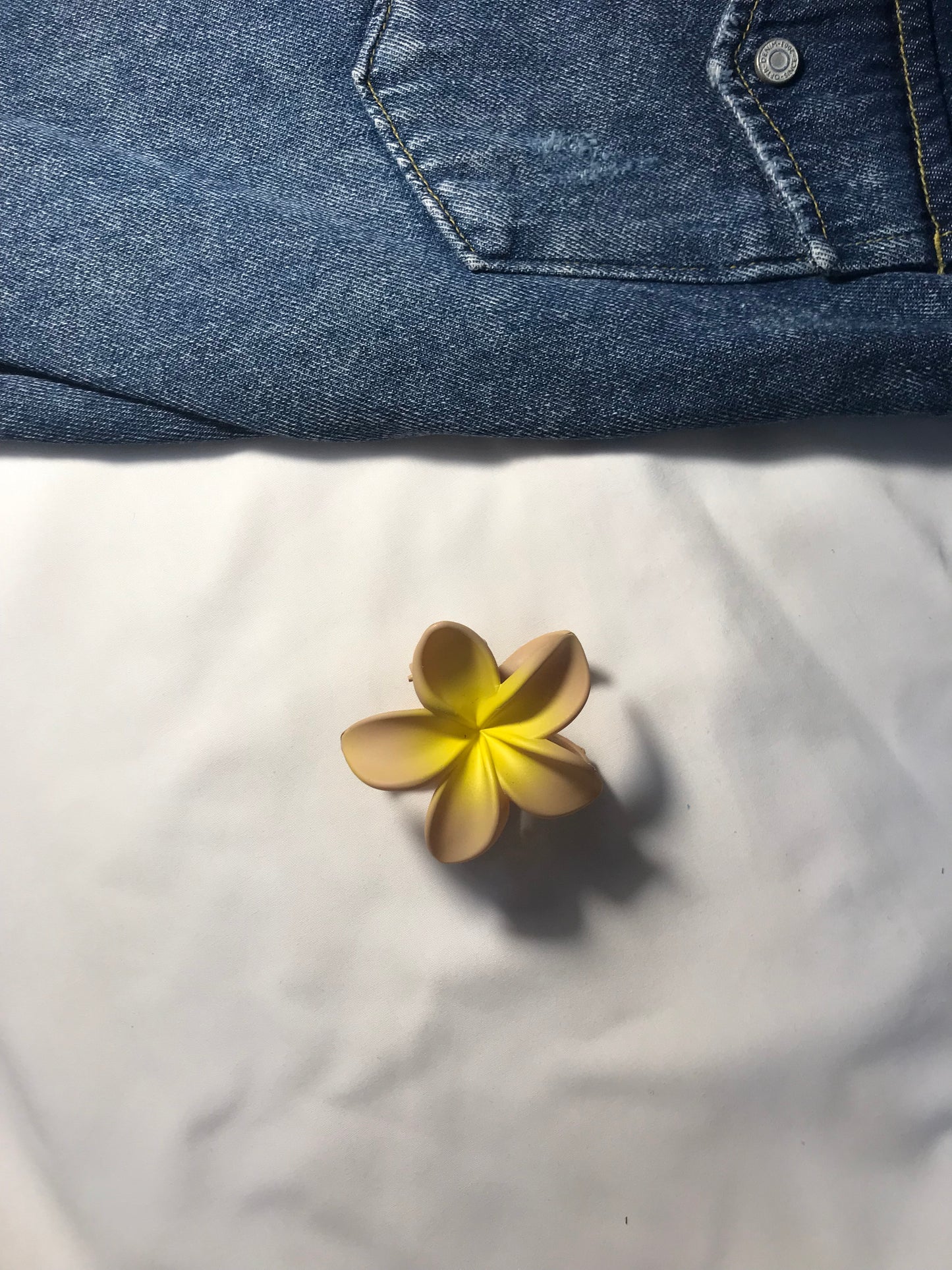 Arora Hawaiian Flower Claw Clips