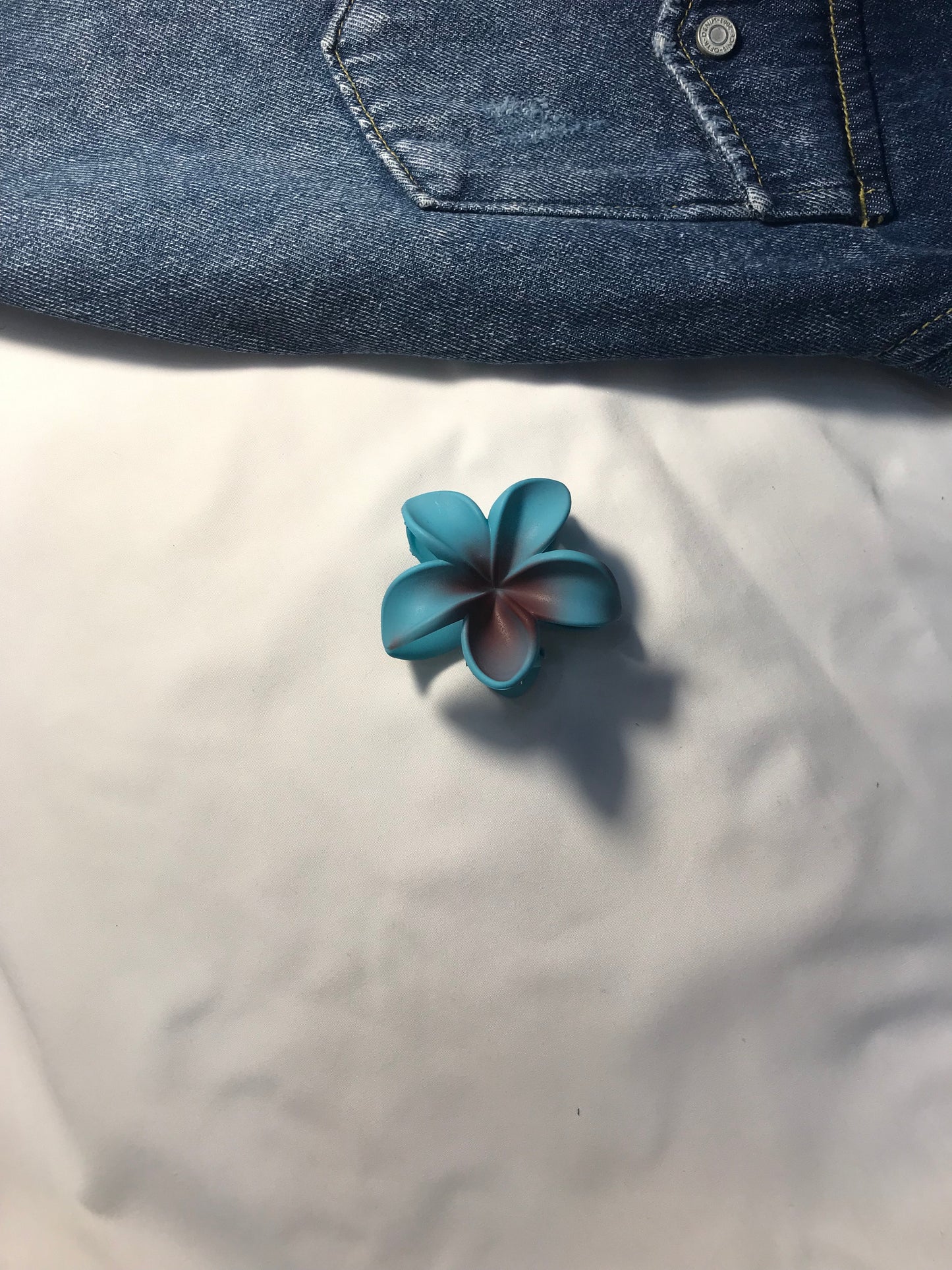 Arora Hawaiian Flower Claw Clips