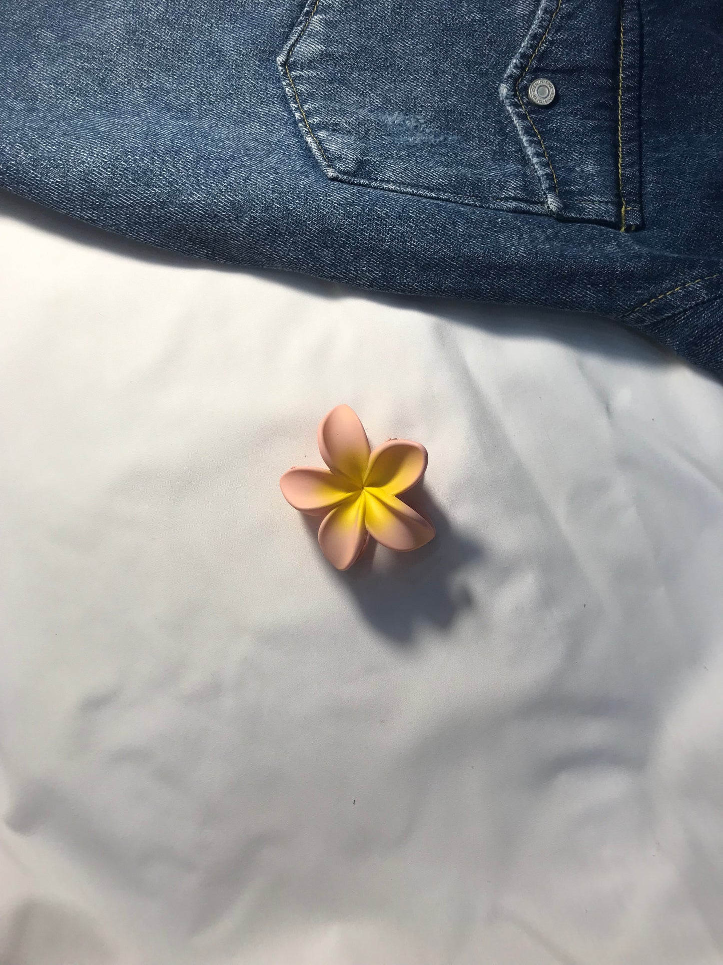 Arora Hawaiian Flower Claw Clips