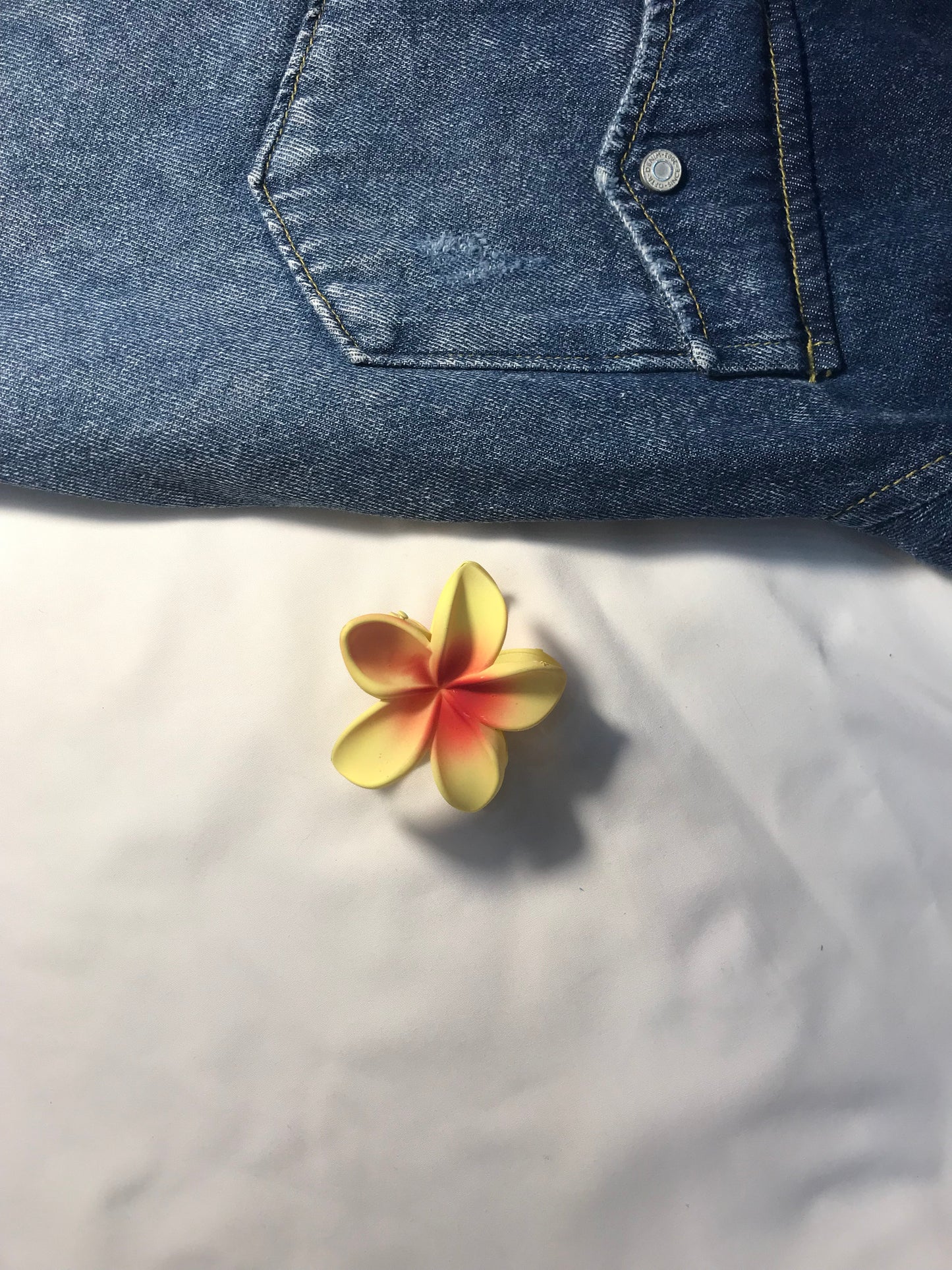 Arora Hawaiian Flower Claw Clips