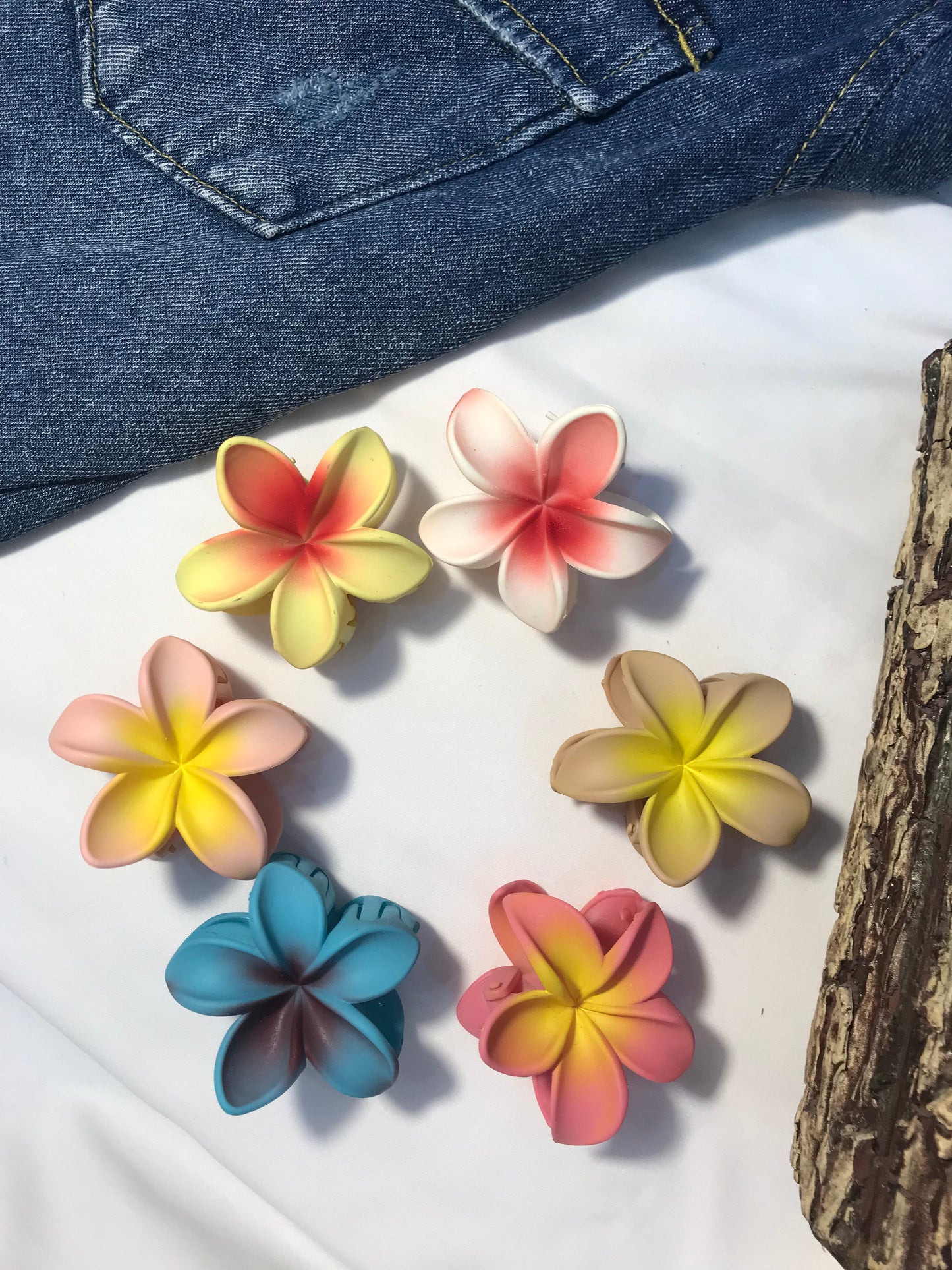 Arora Hawaiian Flower Claw Clips
