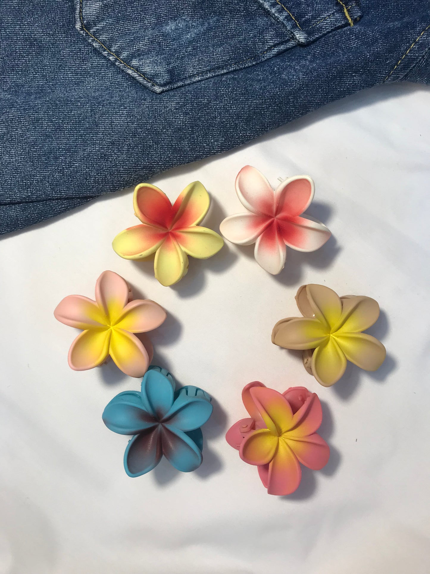 Arora Hawaiian Flower Claw Clips
