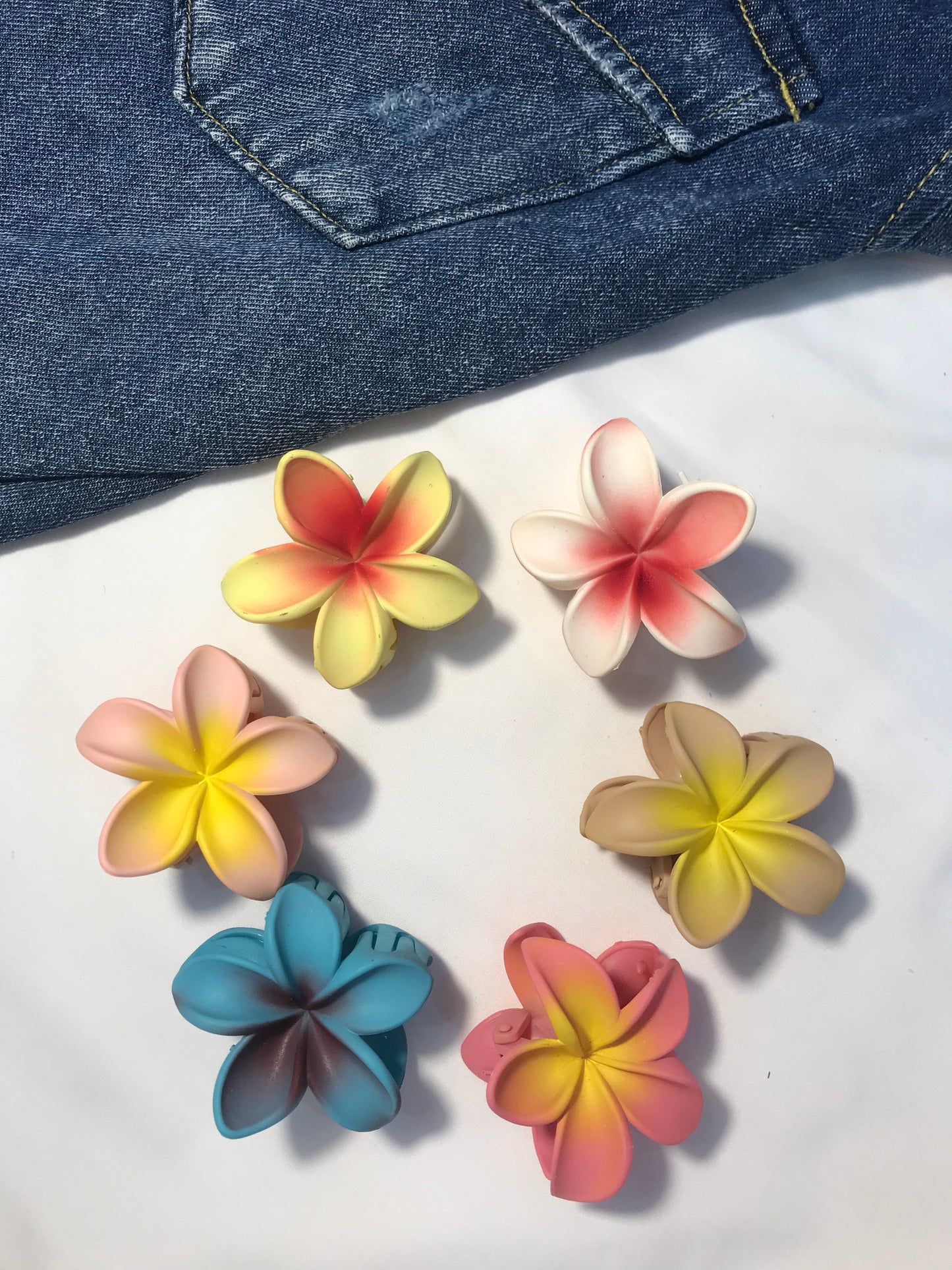 Arora Hawaiian Flower Claw Clips