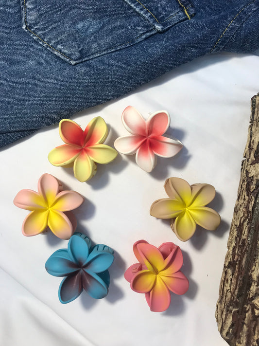 Arora Hawaiian Flower Claw Clips